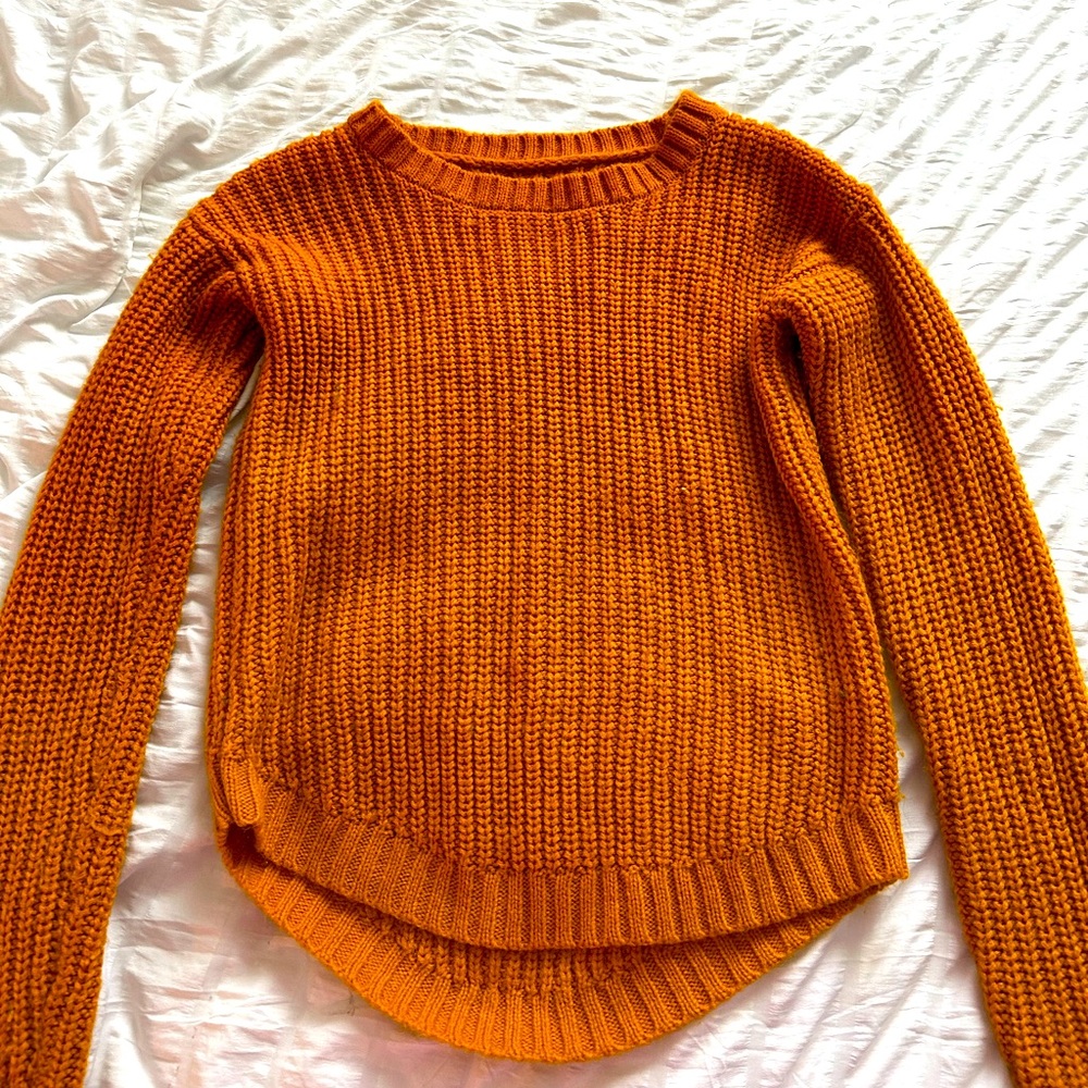 Pretty fall colored orange sweater , from target no stains /lightly worn !!🫶🏼